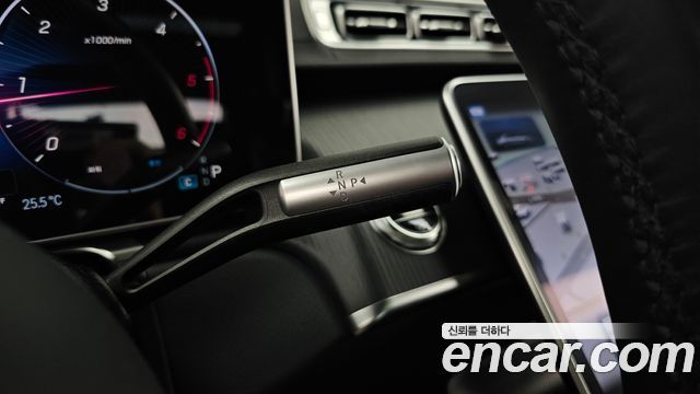 Mercedes-Benz S-Class 2024 — photo 12