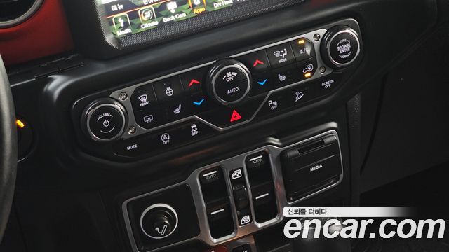 Jeep Wrangler 2018 — photo 18