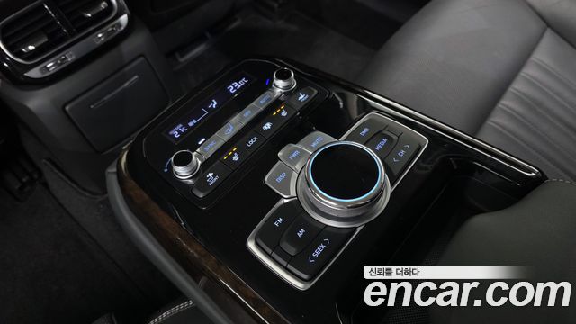 Genesis G90 2019 — photo 24