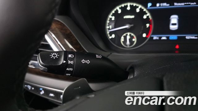 Genesis G90 2019 — photo 30