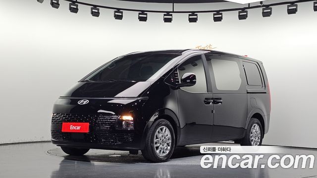 Hyundai Staria 2025 — photo 1