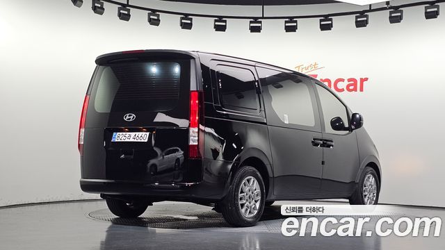 Hyundai Staria 2025 — photo 2