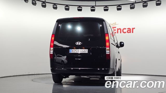 Hyundai Staria 2025 — photo 4