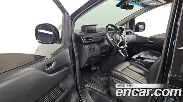 Hyundai Staria 2025 — photo 10