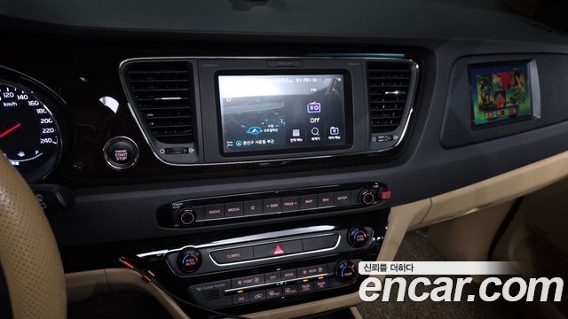 Kia Canival 2019 — photo 20