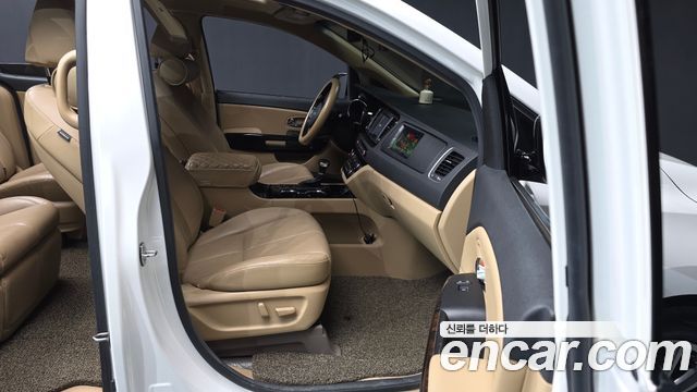 Kia Canival 2019 — photo 16