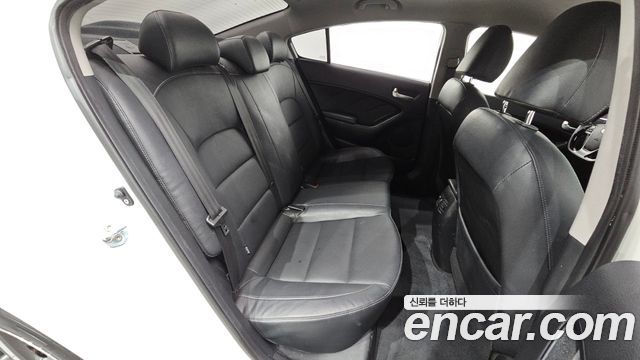 Kia K3 2017 — photo 17