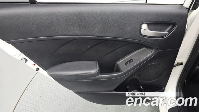 Kia K3 2017 — photo 15