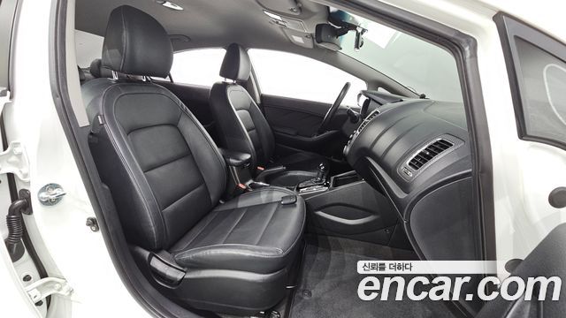 Kia K3 2017 — photo 16