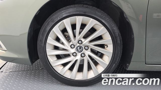 Lexus ES 2024 — photo 5