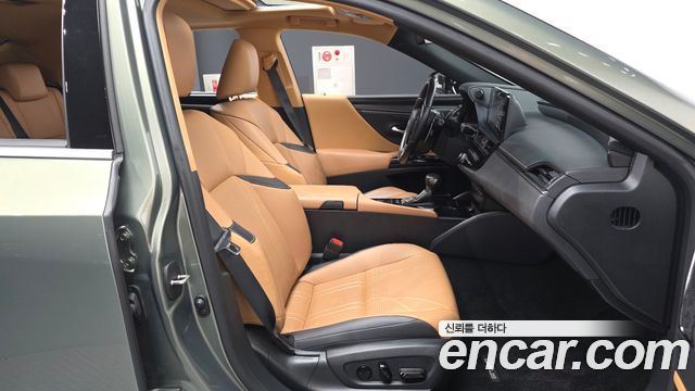 Lexus ES 2024 — photo 17