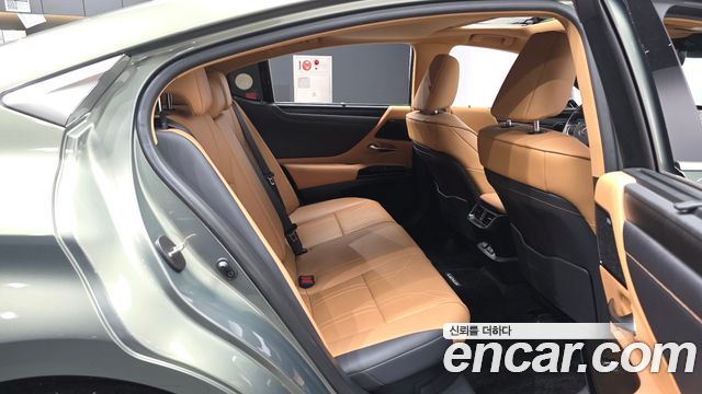 Lexus ES 2024 — photo 18