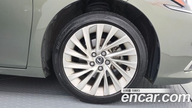 Lexus ES 2024 — photo 7