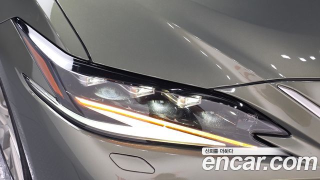 Lexus ES 2024 — photo 8