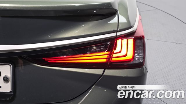 Lexus ES 2024 — photo 9