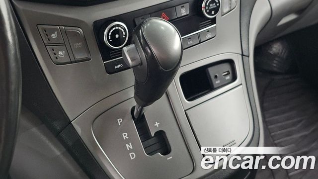 Hyundai Starex 2018 — photo 12