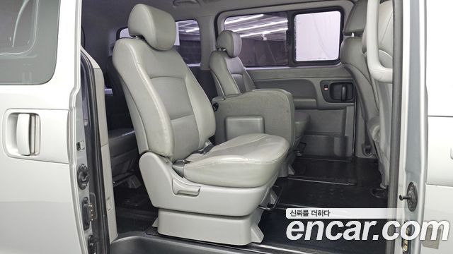 Hyundai Starex 2018 — photo 17
