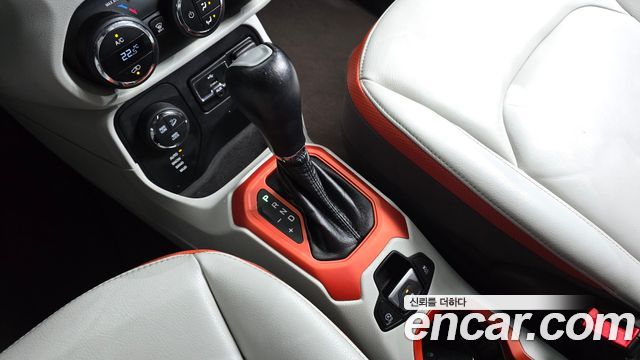 Jeep Renegade 2016 — photo 9