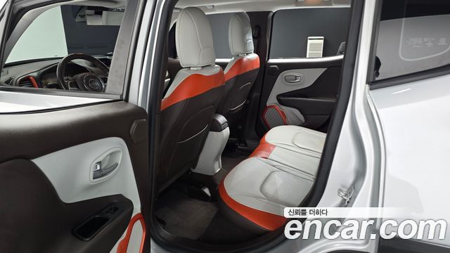 Jeep Renegade 2016 — photo 11