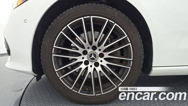 Mercedes-Benz C-Class 2023 — photo 5