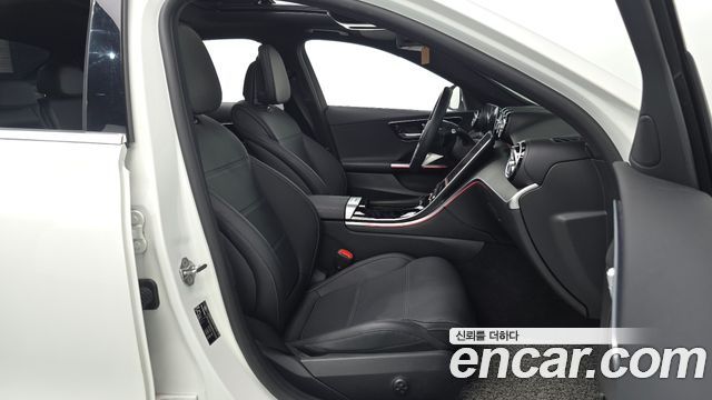 Mercedes-Benz C-Class 2023 — photo 17