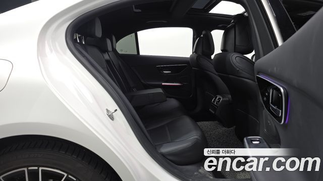Mercedes-Benz C-Class 2023 — photo 18