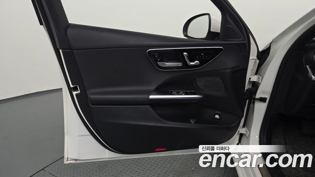 Mercedes-Benz C-Class 2023 — photo 14