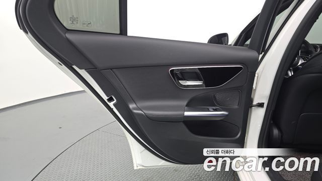 Mercedes-Benz C-Class 2023 — photo 15