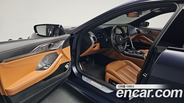 BMW 8-Series 2022 — photo 13