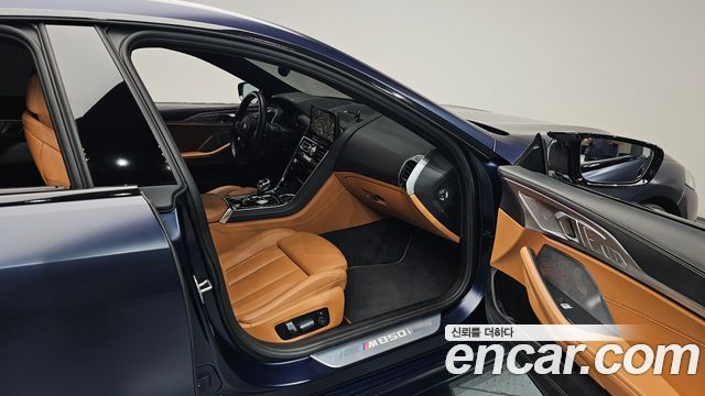 BMW 8-Series 2022 — photo 17