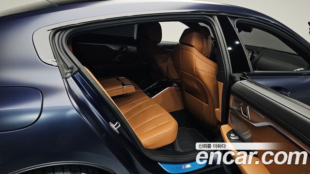 BMW 8-Series 2022 — photo 18