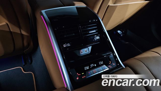 BMW 8-Series 2022 — photo 25