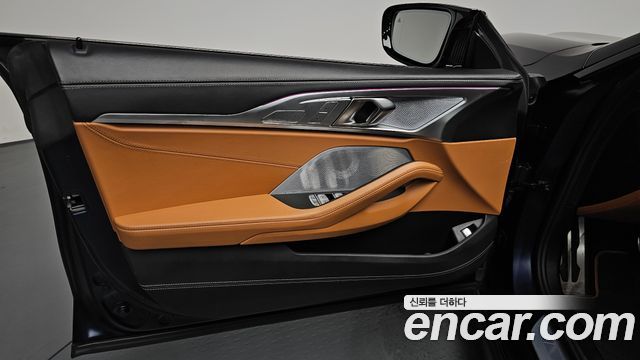 BMW 8-Series 2022 — photo 14