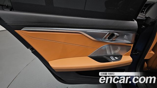 BMW 8-Series 2022 — photo 15