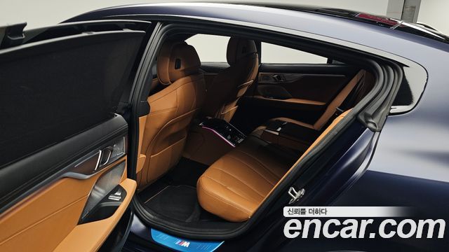 BMW 8-Series 2022 — photo 16