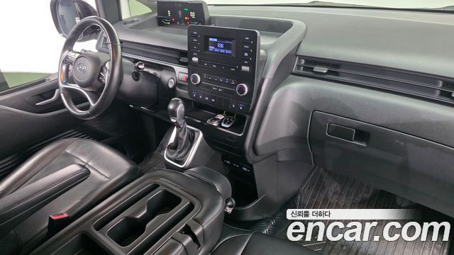 Hyundai Staria 2022 — photo 10