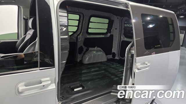 Hyundai Staria 2022 — photo 16