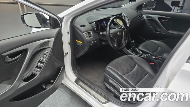 Hyundai AVANTE 2015 — photo 13