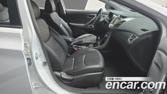 Hyundai AVANTE 2015 — photo 17