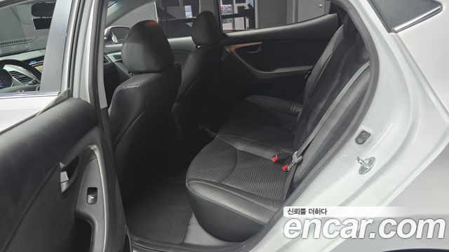Hyundai AVANTE 2015 — photo 18