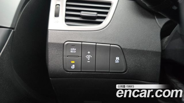 Hyundai AVANTE 2015 — photo 25