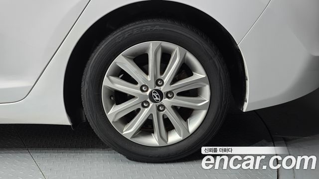 Hyundai AVANTE 2015 — photo 7