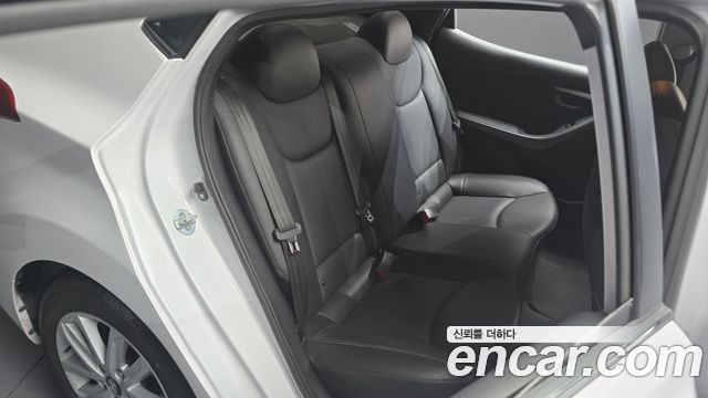 Hyundai AVANTE 2015 — photo 16