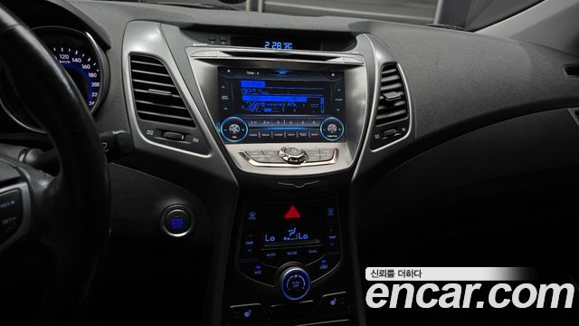 Hyundai AVANTE 2015 — photo 30