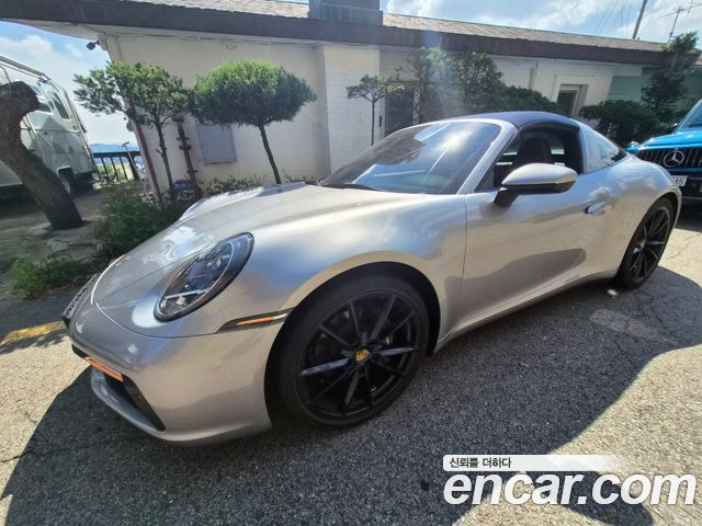 Porsche 911 2021 — photo 2