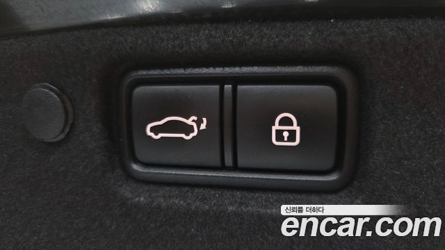 Kia K7 2018 — photo 16