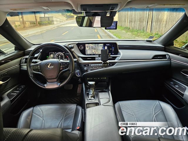 Lexus ES 2019 — photo 7
