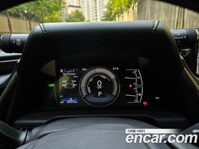 Lexus ES 2019 — photo 9