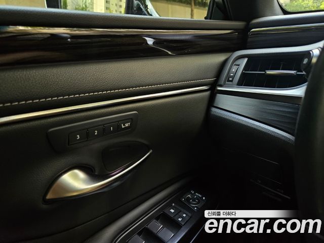 Lexus ES 2019 — photo 11