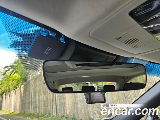Lexus ES 2019 — photo 19